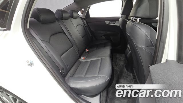 Kia K3 2022 — photo 17