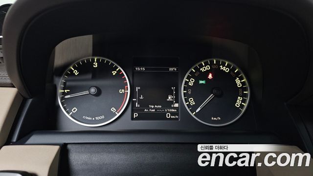 Land Rover Discovery 2016 — photo 11