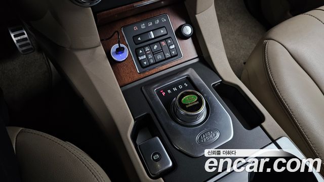 Land Rover Discovery 2016 — photo 12