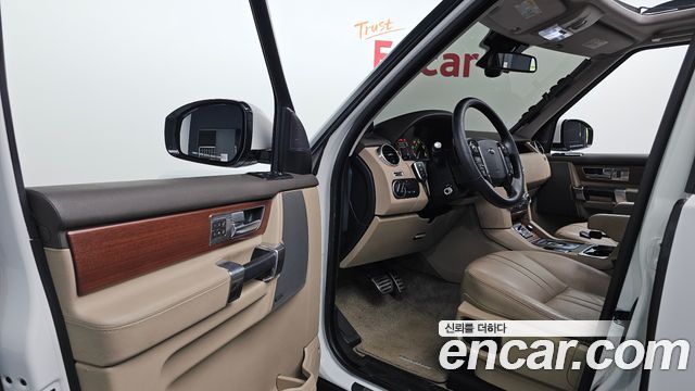 Land Rover Discovery 2016 — photo 13
