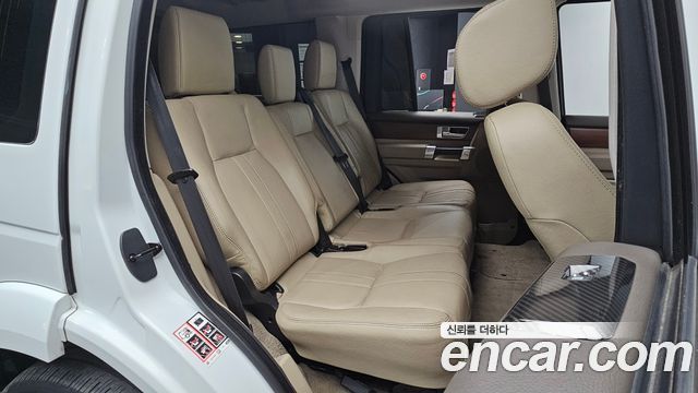 Land Rover Discovery 2016 — photo 17