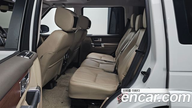 Land Rover Discovery 2016 — photo 18