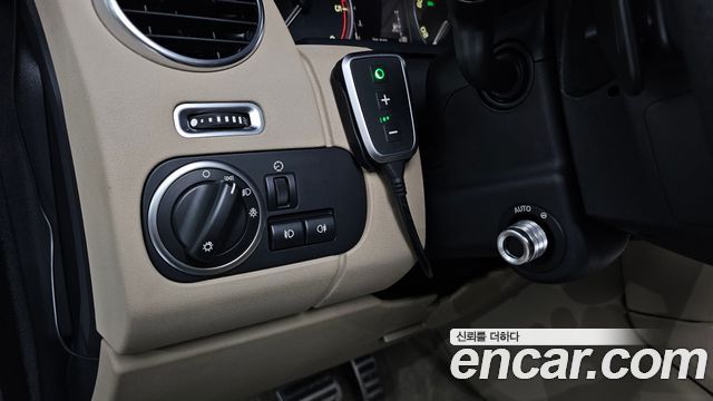 Land Rover Discovery 2016 — photo 24