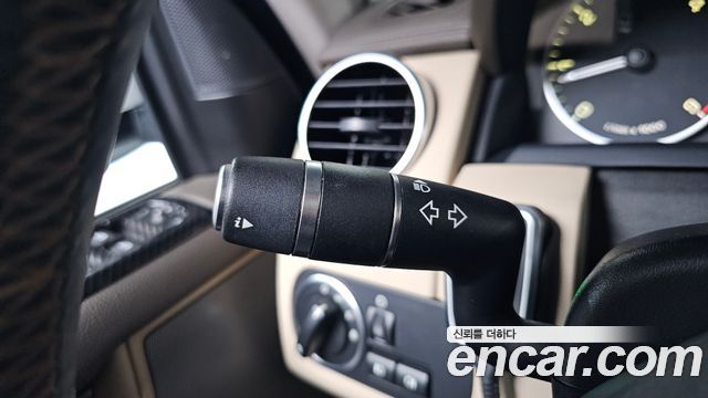Land Rover Discovery 2016 — photo 26