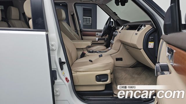 Land Rover Discovery 2016 — photo 16