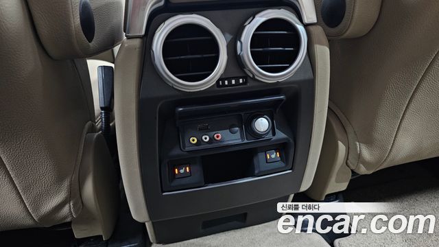 Land Rover Discovery 2016 — photo 29