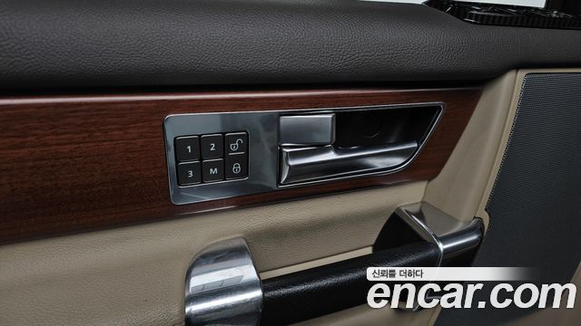 Land Rover Discovery 2016 — photo 30