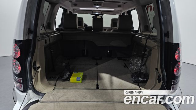 Land Rover Discovery 2016 — photo 36
