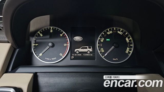 Land Rover Discovery 2016 — photo 37