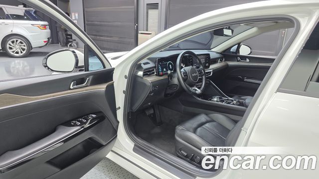 Kia K5 2023 — photo 10