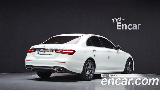 Mercedes-Benz E-Class 2023 — photo 2