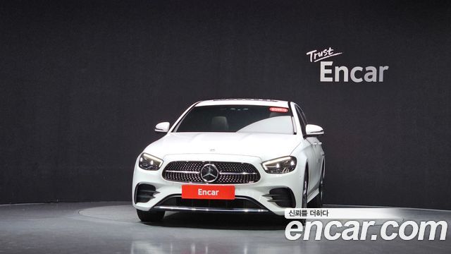 Mercedes-Benz E-Class 2023 — photo 3