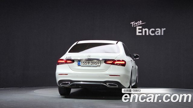 Mercedes-Benz E-Class 2023 — photo 4