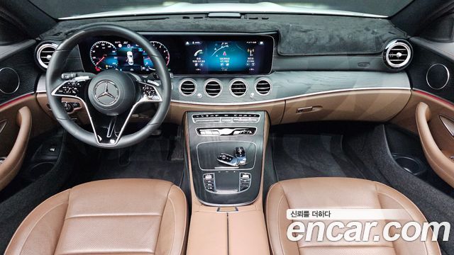 Mercedes-Benz E-Class 2023 — photo 10