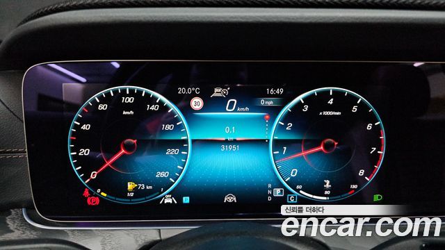 Mercedes-Benz E-Class 2023 — photo 11