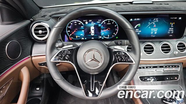 Mercedes-Benz E-Class 2023 — photo 19