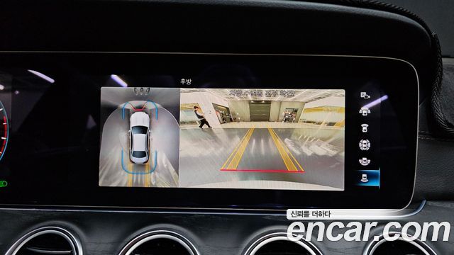 Mercedes-Benz E-Class 2023 — photo 20