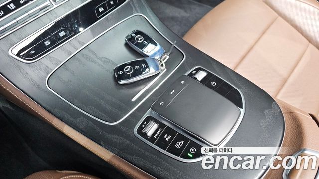 Mercedes-Benz E-Class 2023 — photo 23