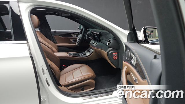 Mercedes-Benz E-Class 2023 — photo 25