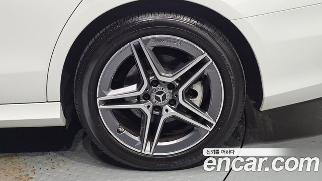 Mercedes-Benz E-Class 2023 — photo 7