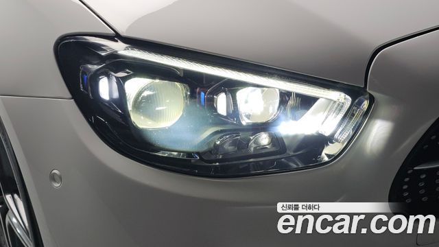 Mercedes-Benz E-Class 2023 — photo 8