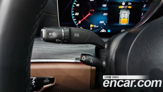 Mercedes-Benz E-Class 2023 — photo 27