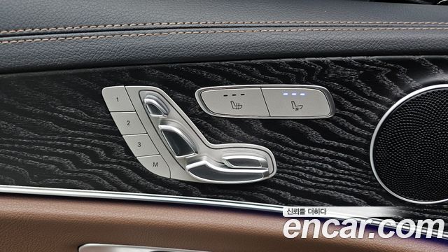 Mercedes-Benz E-Class 2023 — photo 29