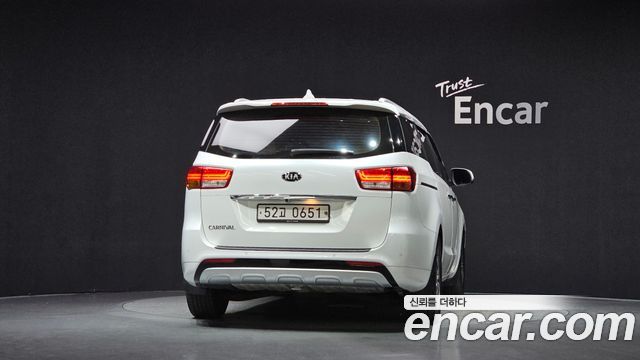 Kia Canival 2017 — photo 4
