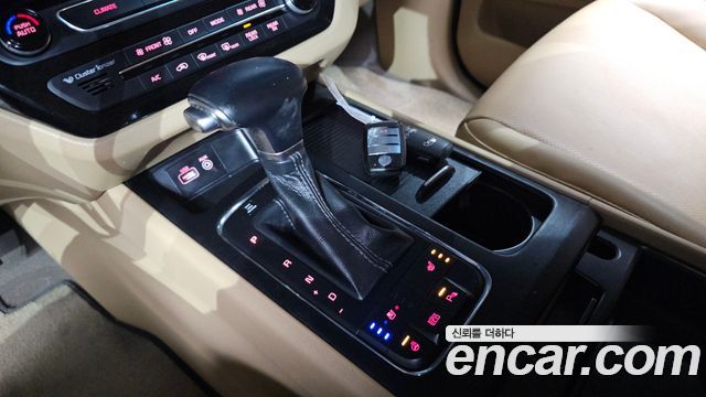 Kia Canival 2017 — photo 9
