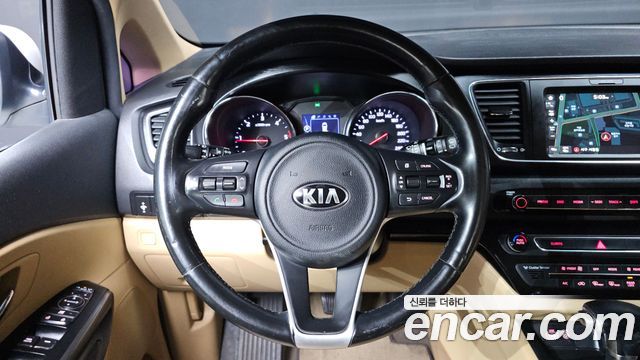 Kia Canival 2017 — photo 11