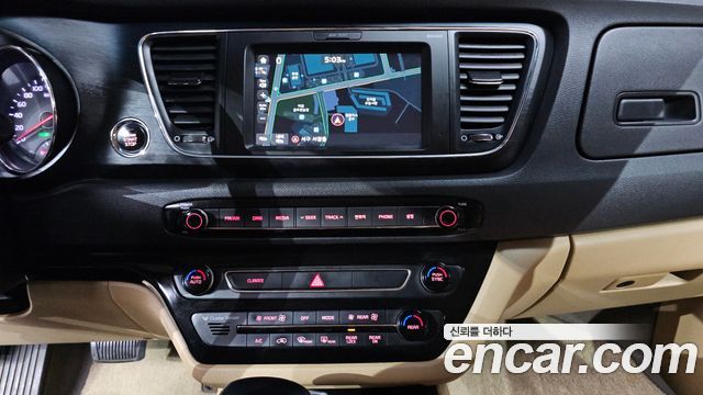 Kia Canival 2017 — photo 12