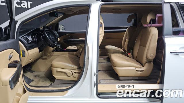 Kia Canival 2017 — photo 17