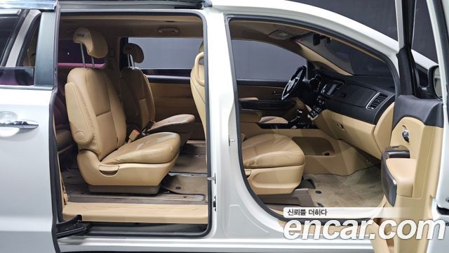 Kia Canival 2017 — photo 19