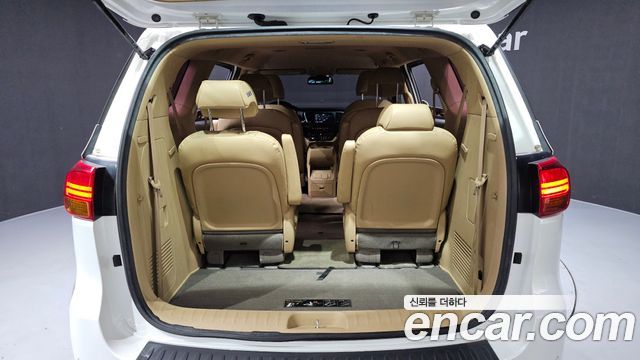Kia Canival 2017 — photo 20