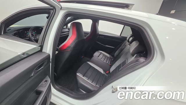 Volkswagen Golf 2024 — photo 16
