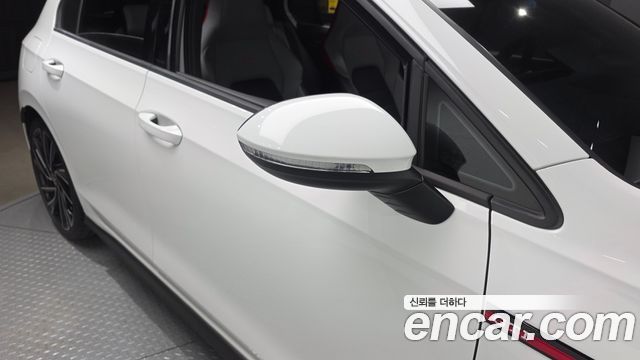 Volkswagen Golf 2024 — photo 35