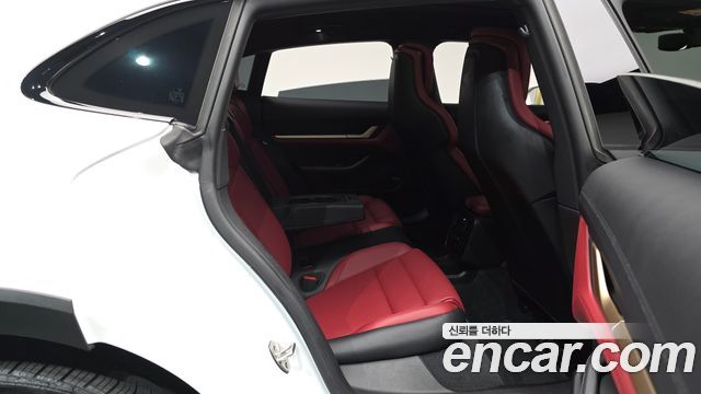 Porsche Taycan 2024 — photo 17