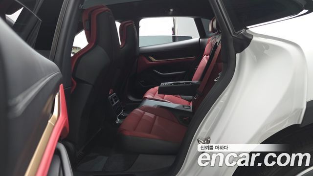 Porsche Taycan 2024 — photo 18