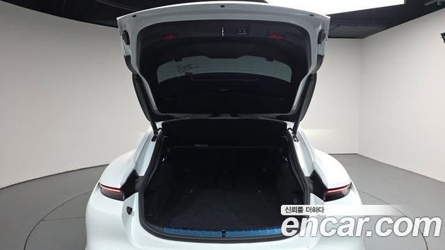Porsche Taycan 2024 — photo 26