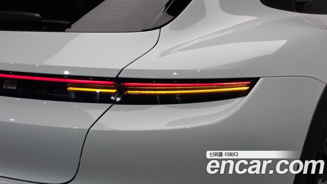 Porsche Taycan 2024 — photo 9