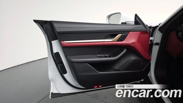 Porsche Taycan 2024 — photo 14