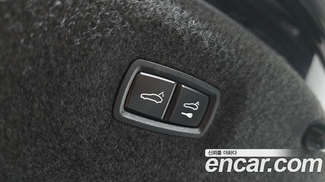 Porsche Taycan 2022 — photo 26