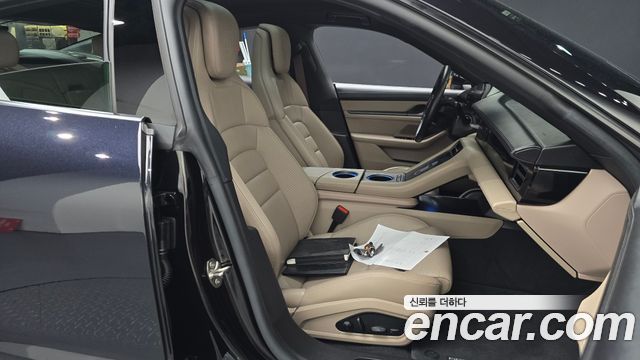Porsche Taycan 2022 — photo 16