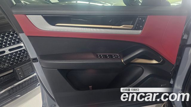 Porsche Cayenne 2024 — photo 2