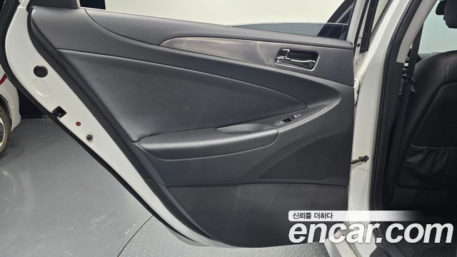 Hyundai Sonata 2014 — photo 15