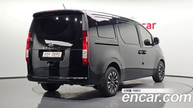 Hyundai Staria 2022 — photo 2