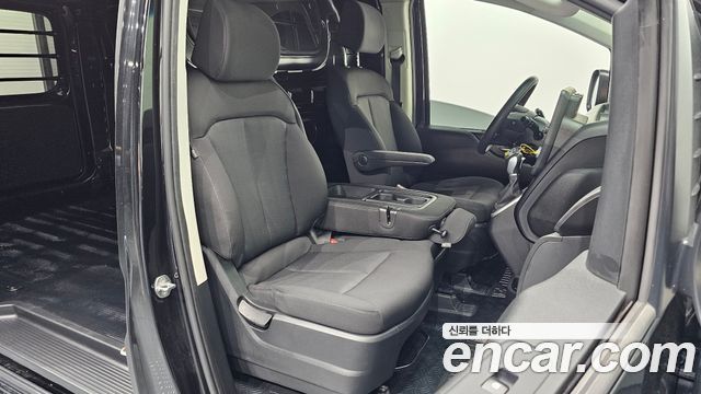 Hyundai Staria 2022 — photo 13