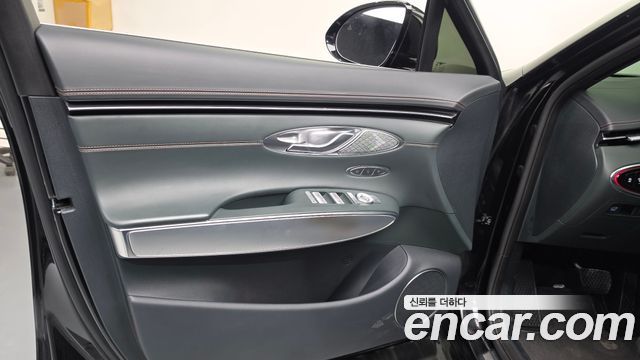Genesis GV70 2023 — photo 14