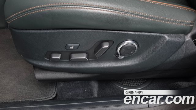 Genesis GV70 2023 — photo 33