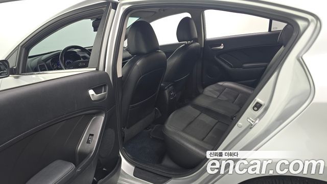 Kia K3 2014 — photo 17